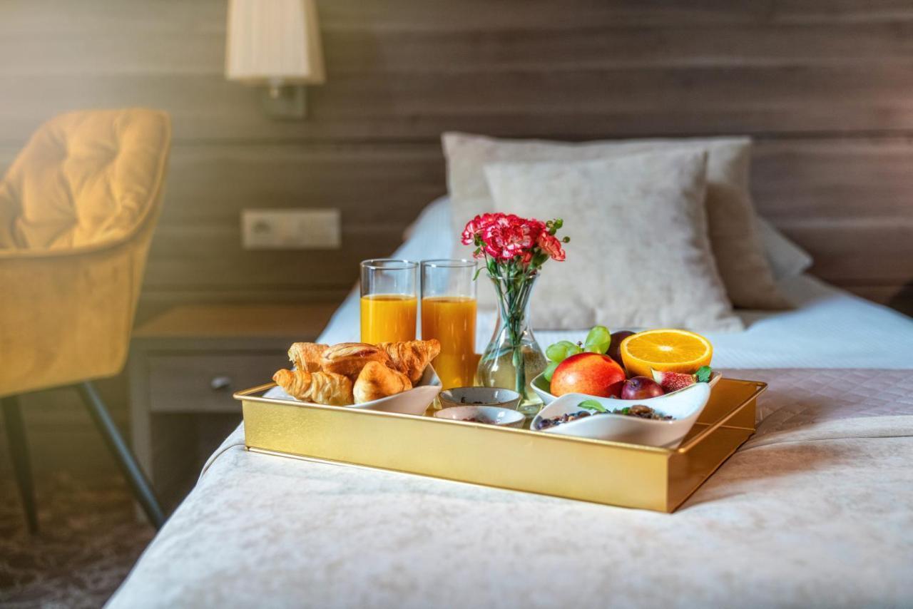 Korona Hotel Ostrołęka Kültér fotó