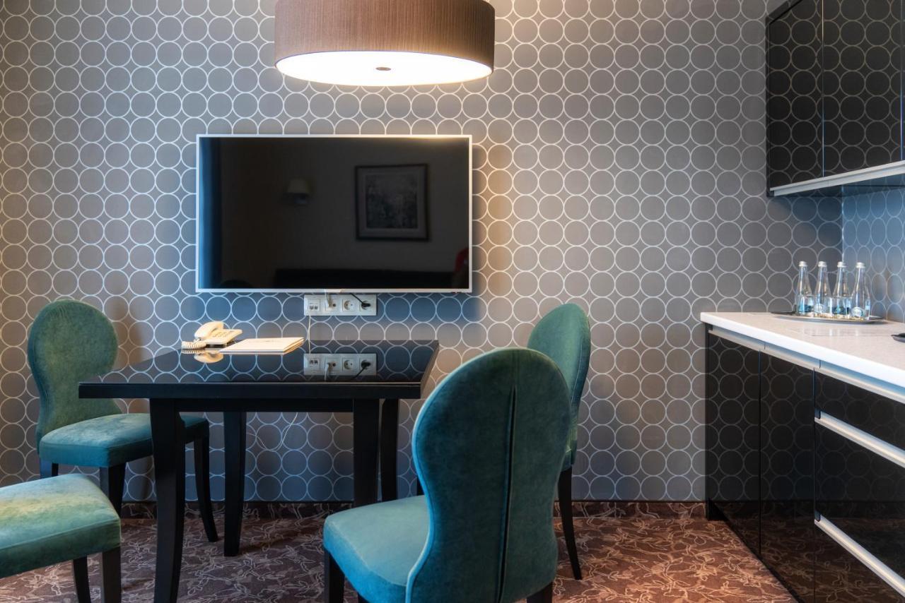 Korona Hotel Ostrołęka Kültér fotó