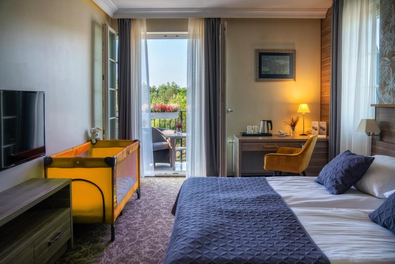Korona Hotel Ostrołęka Kültér fotó