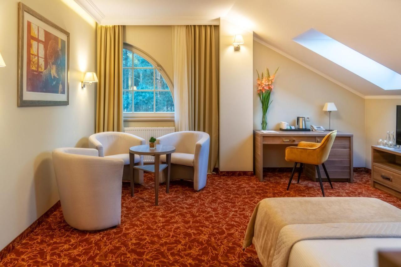 Korona Hotel Ostrołęka Kültér fotó