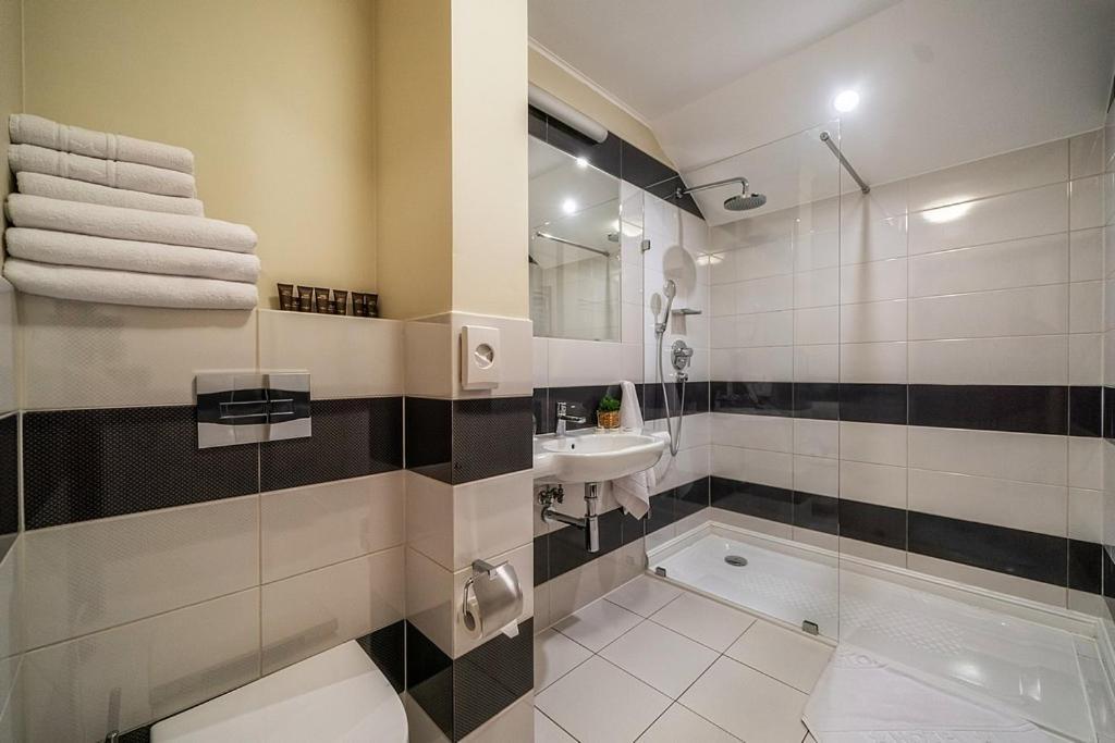 Korona Hotel Ostrołęka Kültér fotó