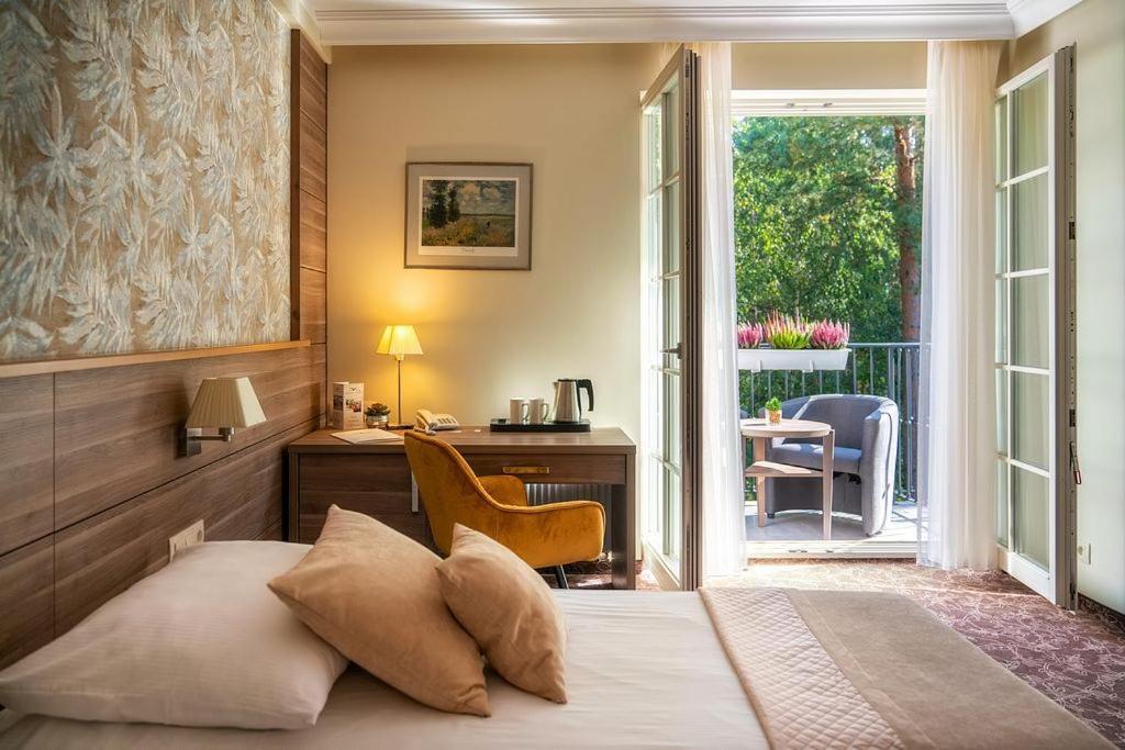 Korona Hotel Ostrołęka Kültér fotó