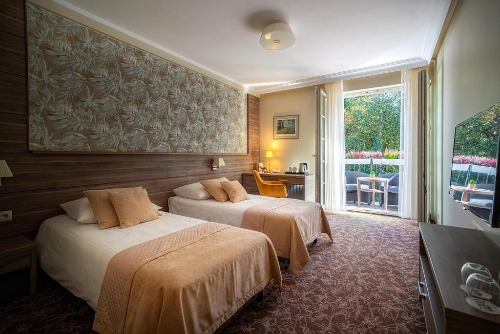 Korona Hotel Ostrołęka Kültér fotó