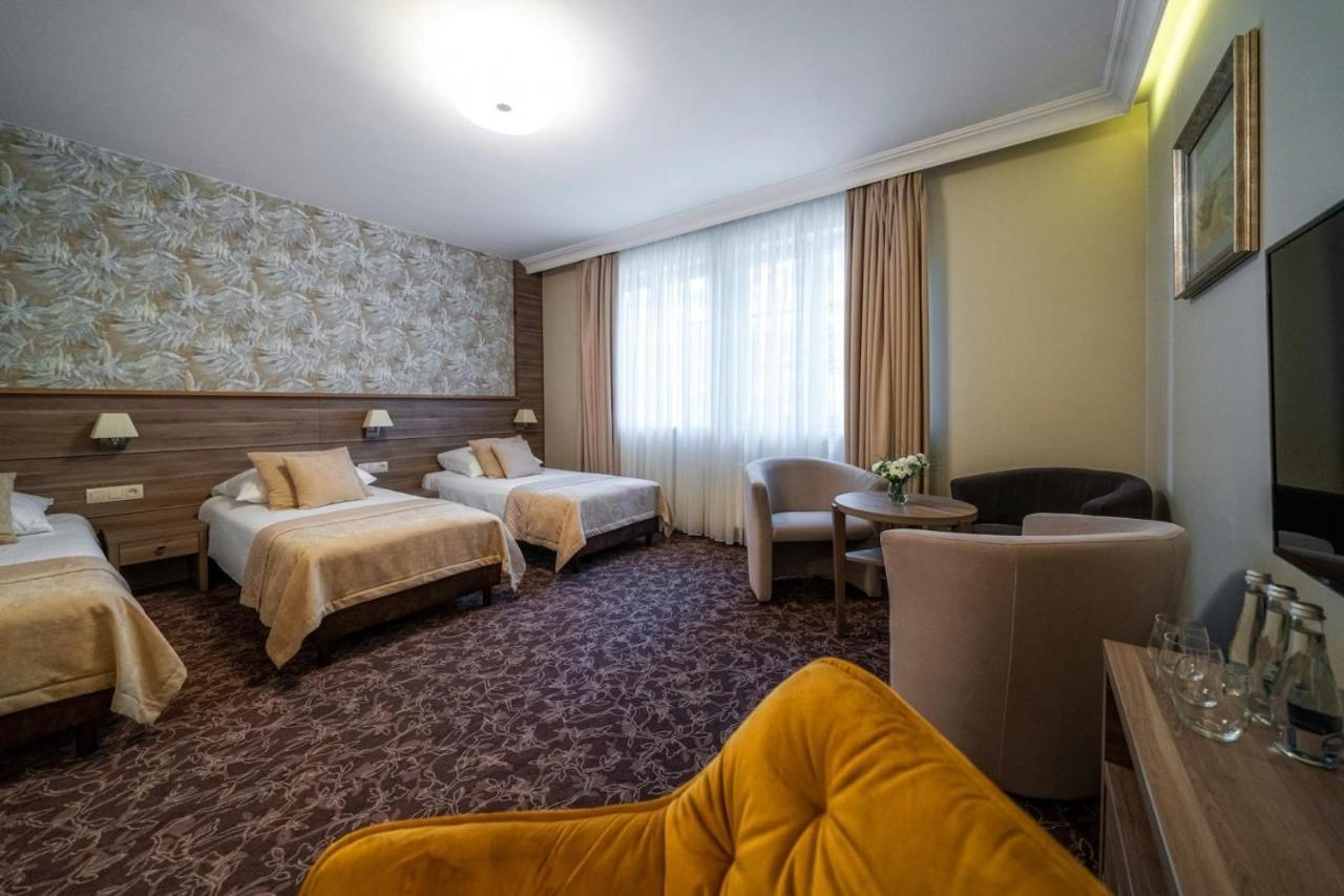 Korona Hotel Ostrołęka Kültér fotó